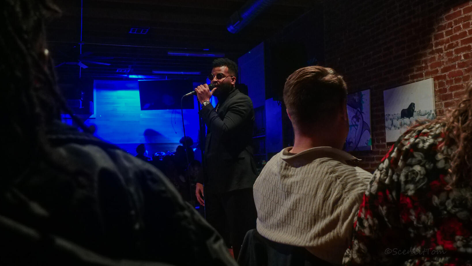 Intimate Crowd Intimate Crowd